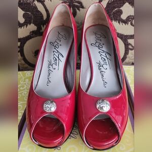 Brighton 8.5M "WALLIS" ITALY FASHIONISTA RED PATENT LEATHER PLATFORM PEEPS~FAB!!